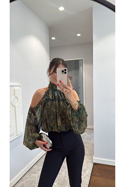 sinemkivanc co بلوزة شيفون منقوشة بأكتاف مكشوفة