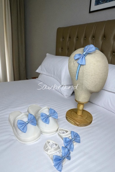 SavBrand Fiyonklu Tüylü Anne Lohusa Terlik Taç ve Patik Lohusa Seti(3'lü Set)