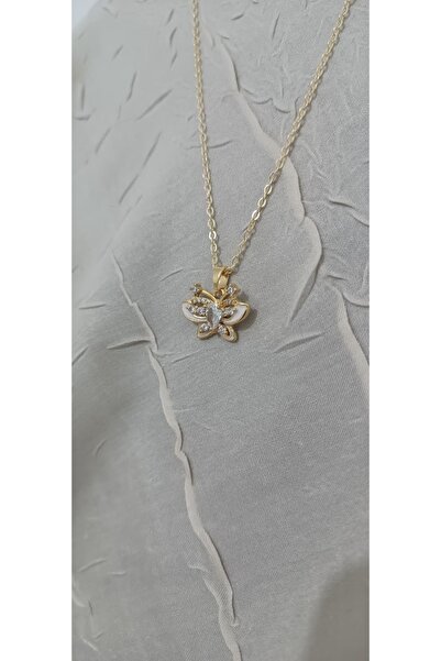 Shae Jewelry قلادة نسائية على شكل فراشة من الحجر الذهبي اللون