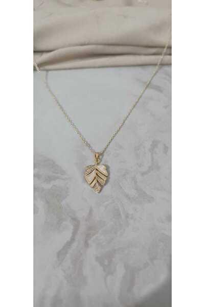 Shae Jewelry قلادة نسائية من الحجر الكريم مع شكل ورقة ذهبية اللون