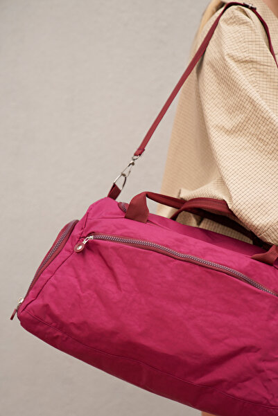 Solo Bag Αδιάβροχη τσάντα ώμου με θήκη παπουτσιών από ύφασμα Crinkle και μπροστινή τσέπη για αθλήματα και ταξίδια