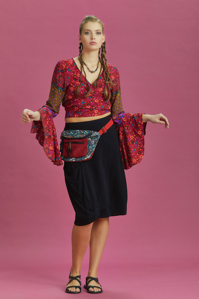 Los banditos Spanish Sleeve Crop Blouse