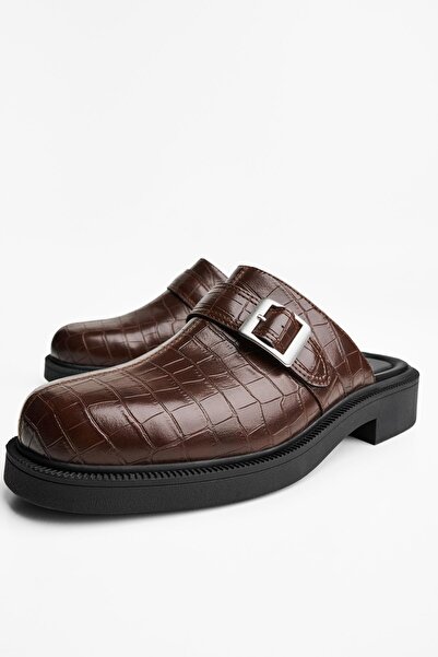 Bershka Buckled clogs
