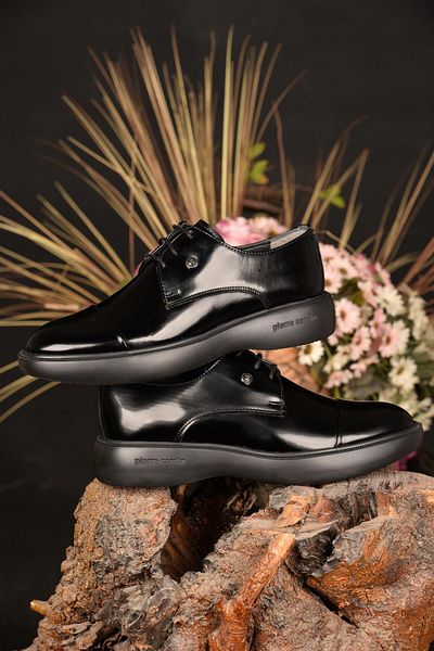 Pierre Cardin Groom's Suit and Suit Black Shoes Bring Elegance and Comfort Together with Innovative Style
