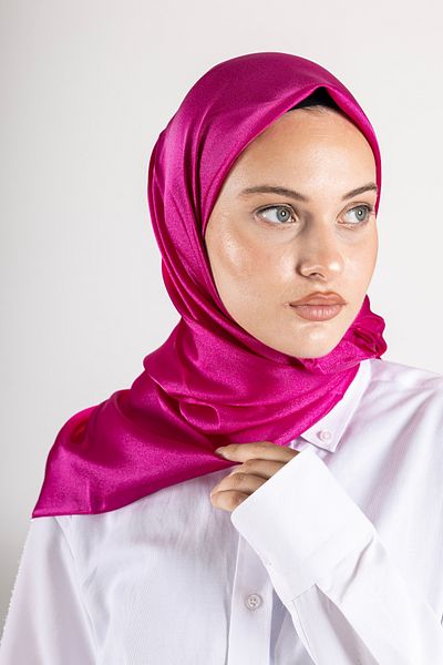 Akel Plain Crystal Fabric Scarf - Non-Slip, Stylish, Tok Standing |   Daily & Evening Dress Compatible