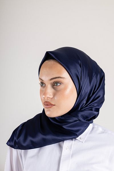Akel Plain Crystal Fabric Scarf - Non-Slip, Stylish, Tok Standing |   Daily & Evening Dress Compatible