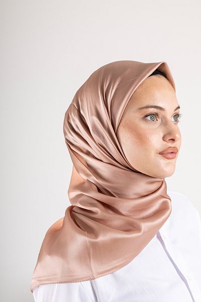 Akel Plain Crystal Fabric Scarf - Non-Slip, Stylish, Tok Standing |   Daily & Evening Dress Compatible
