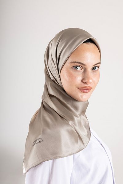 Akel Plain Crystal Fabric Scarf - Non-Slip, Stylish, Tok Standing |   Daily & Evening Dress Compatible