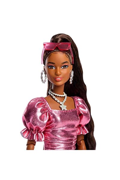 Barbie ® Stil İkonu™ Bebek, Balon etekli metalik mercan rengi elbiseli JFP41