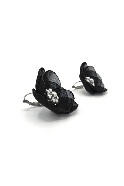 Corizmi Stainless steel hoop earrings, veil flower in the middle with pearls, handmade, Love