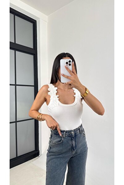 Gaus White Floral Lace Embroidered Basic Undershirt Gaus-0060