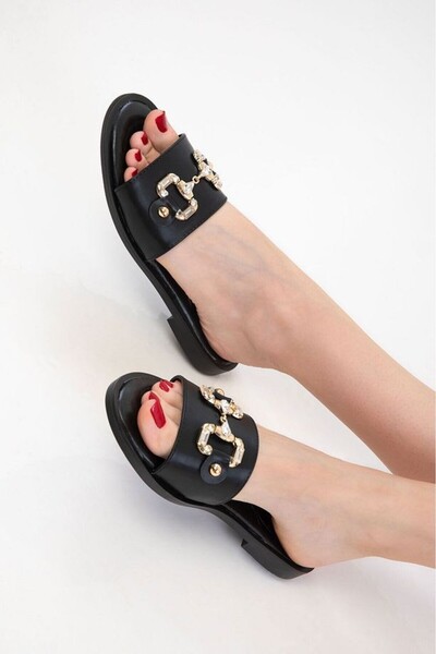 FTT SHOPPING MARKET Toha Black Leather Buckle Slippers