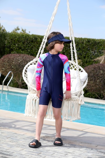 La Mer Boys' swimsuit with a sporty design that covers the body and provides protection and flexibility during movement.