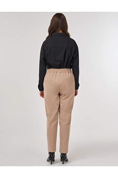 Kayra Elastic Waist Belt Detailed Grass Carrot Trousers Beige