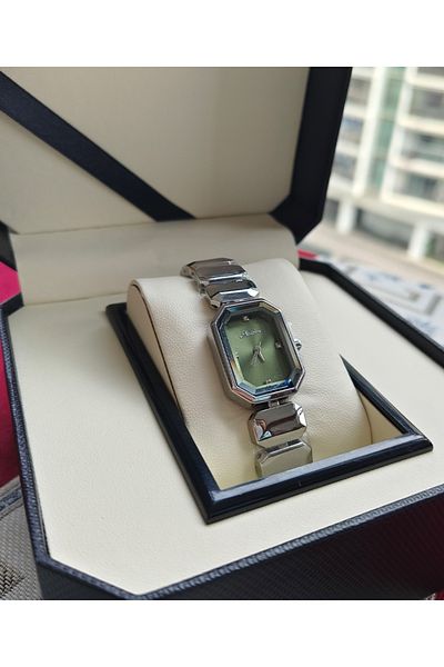Youtrico Labaoli women's wristwatch,simple and stylish square watch,indexes set with diamonds