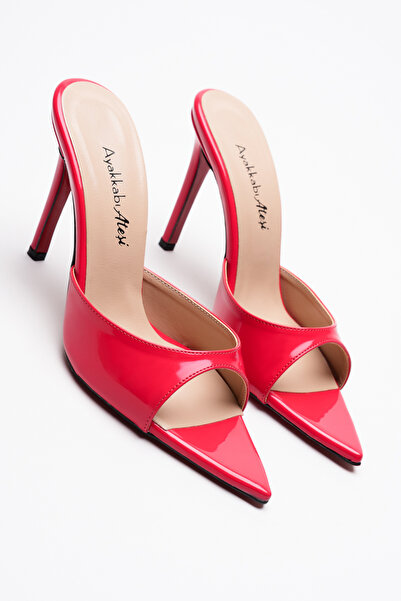Ayakkabı Ateşi Γυναικείες μυτερές παντόφλες με λεπτό τακούνι Sona Red Patent Leather
