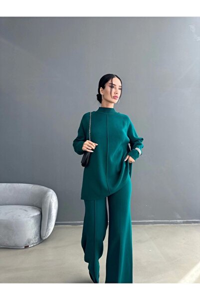 URİS بدلة تريكو نسائية بنطلون وبلوزة بياقة مدورة متوسطة الارتفاع - باللون الأ...