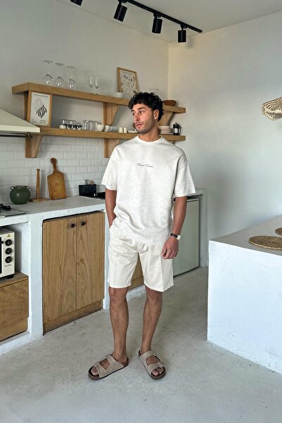 Flaw Wear Cream Waist Elastic Shorts