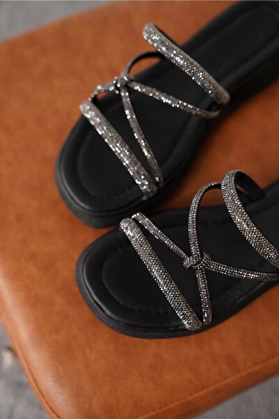 CAMOLLA Siyah Kadın Düğüm Taşlı Kalın Tabanlı Günlük Şık Terlik