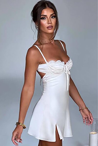 Bikini Mayokini Dünyası Rochie mini din satin cu bretele subțiri - albă