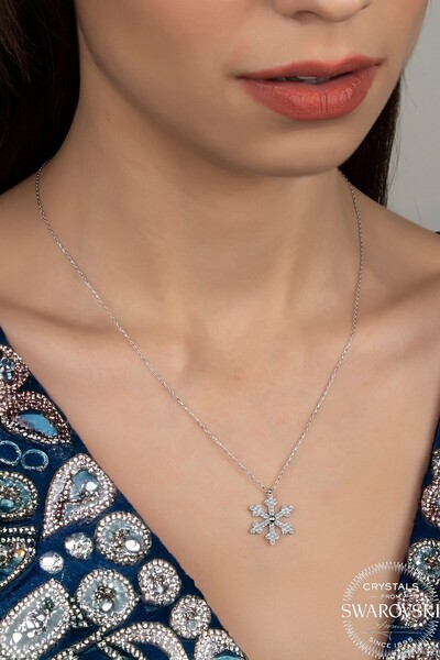 Swaroski Zirconia Stone Snowflake Silver Necklace |   Unique and Detailed Craftsmanship