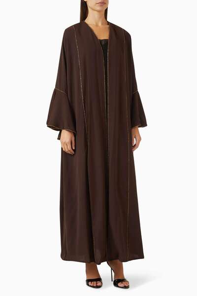 Beige Collection مظهر أنيق في المناسبات اليومية والرسمية مع عباية أنيقة بأكما...