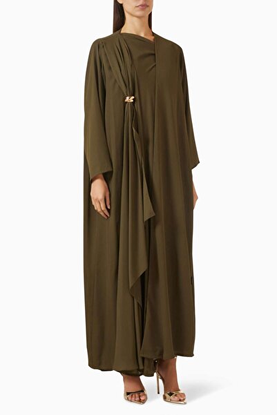 Beige Collection عباية غير متماثلة بتصميم محدث مع تفاصيل معدنية للأناقة العصرية