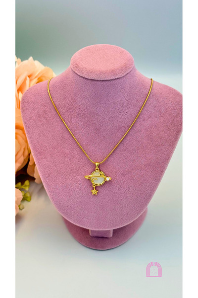 Moond Accessories قلادة ذهبية بتفاصيل من الفولاذ على شكل كوكب ونجمة