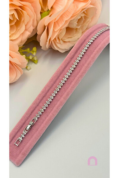 Moond Accessories سوار زوبينغ ذو قطع بيضاوي الشكل بلون فضي على شكل نهر مائي