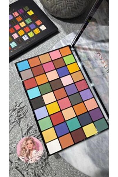 real beauty لوحة ظلال العيون ماكسي ريلوديد مونستر من ريفولوشن