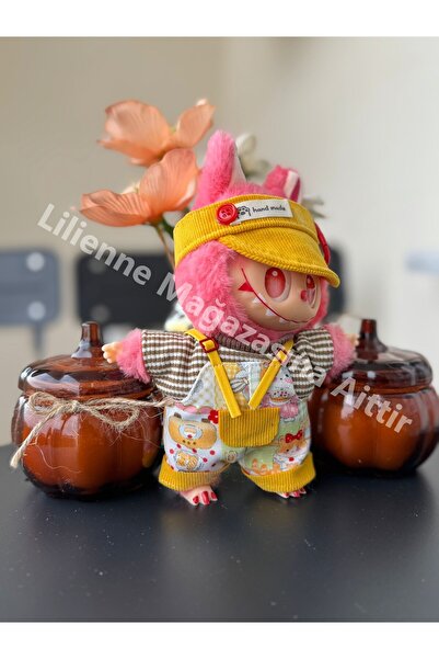 LİLİ ENNEE Lilienne Elbiseli Labubu Anahtarlık ( Görselin aynısı gönderilecektir. )