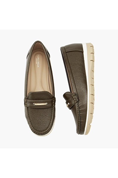 Flora Bella by Shoexpress حذاء لوفر مزخرف بلمسة معدنية