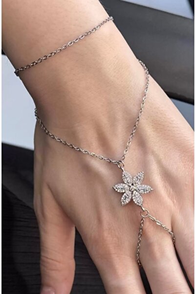 Yegane Taş Detaylı Çiçek Motifli Zincir Parmak Ucu Bileklik – Gümüş Renk Şahm...