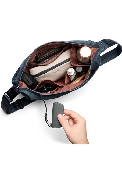 Bellroy Laneway Crescent Bag (everyday 7 liter minimalist shoulder bag with plenty of pockets and ad
