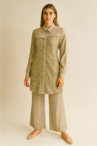 Gazella 44407 ÖNÜ DÜĞMELİ GÖĞÜSTEN AŞAĞI TÜL KUMAŞ VE ÇİÇEK İŞLEMELİ KOLU MAN...