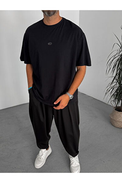 BYBASICMAN Черна тениска с релефен принт, подходяща за пране C-1755