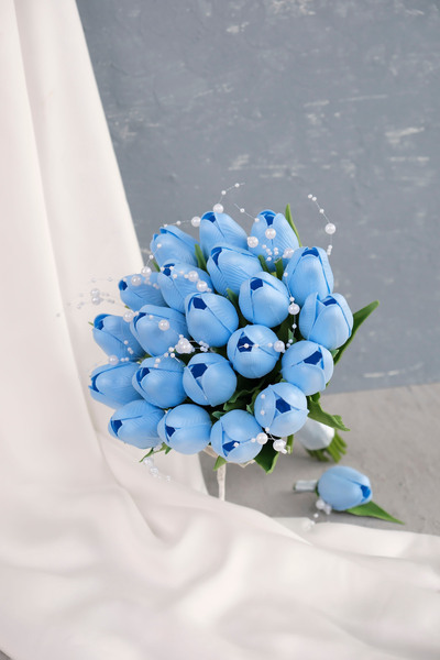 Uğur Gelin Buketi İncili Islak Mavi Lale Gelin Buketi