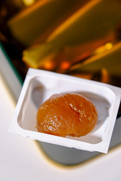 İpek Candybox BARAKLI KESTANE ŞEKERİ METAL KUTU