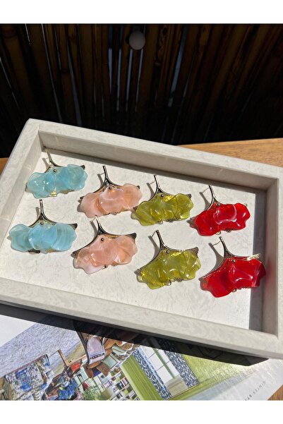 Yaseminli Butik Green Detailed Leaf Shaped Earrings on Gold Color