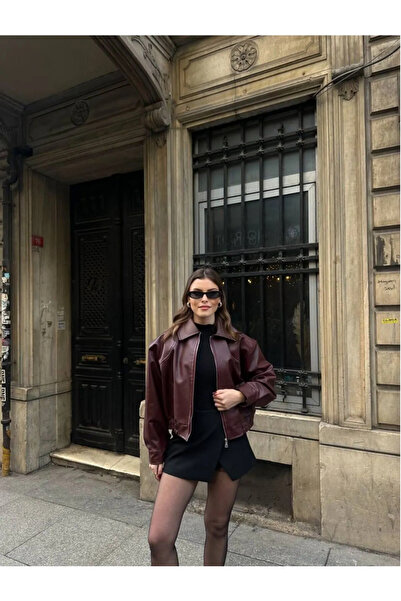 Renvo butik سترة نسائية ذات قصة قصيرة باللون الأحمر الداكن ومظهر جلدي كبير الحجم