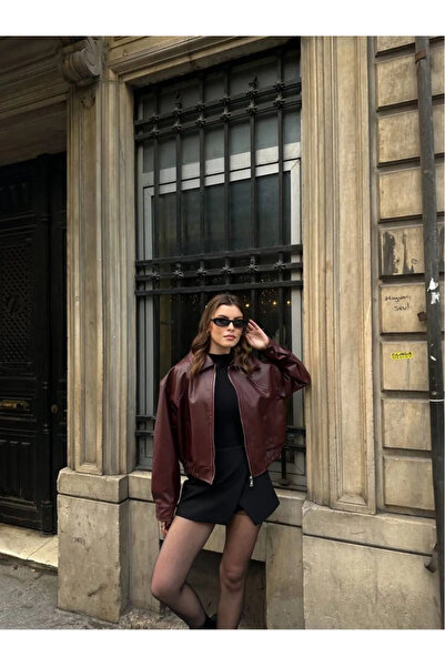 Renvo butik سترة نسائية ذات قصة قصيرة باللون الأحمر الداكن ومظهر جلدي كبير الحجم