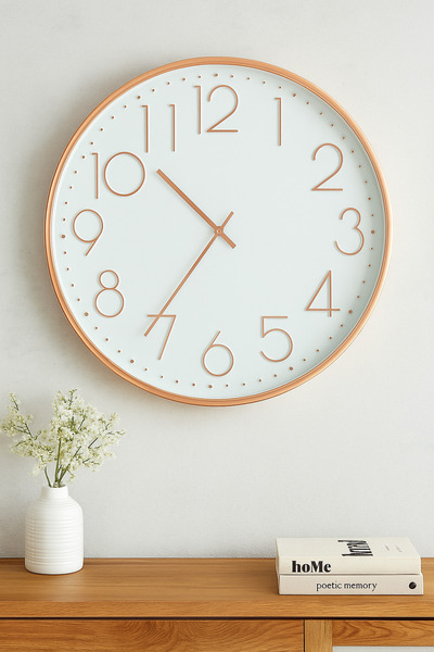 Living ساعة حائط دائرية، بيضاء بإطار برونزي، 60 سم