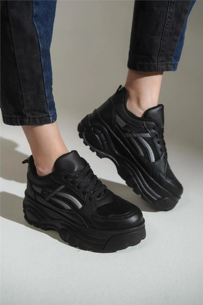 Hvz Streetwear Style Sneaker: Sports Shoes with Thick Sole and Comfortable (5cm)