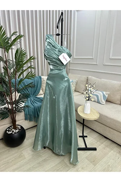 Angelinaa Asmahan's dress