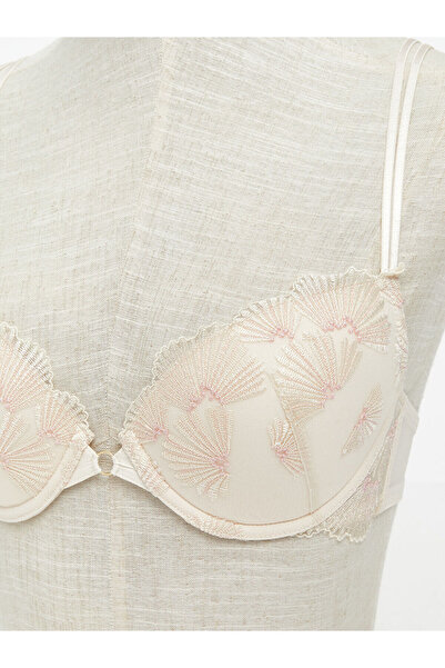 LC Waikiki Shining Store'dan Işıltılı Seçimler | Balenli Dolgusuz Dantel Detaylı Fantezi Tişört Sütyen