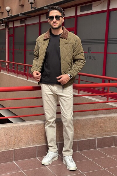 inpool Αδιάβροχο μπουφάν 2505 με άνετη εφαρμογή, βελούδινη λεπτομέρεια στο γιακά και καπιτονέ σχέδιο διαμάντια.