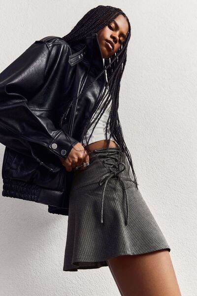 Bershka Özel kesim fiyonklu mini etek