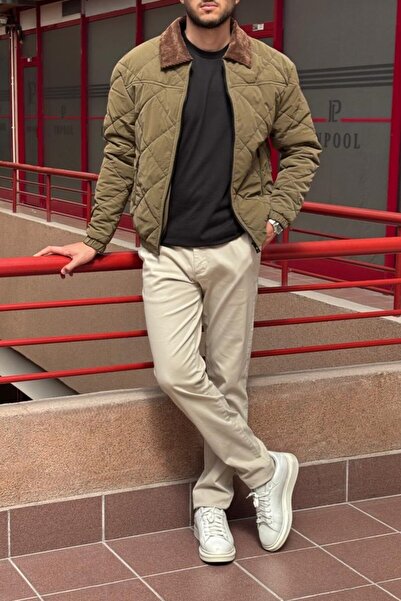 inpool Αδιάβροχο μπουφάν 2505 με άνετη εφαρμογή, βελούδινη λεπτομέρεια στο γιακά και καπιτονέ σχέδιο διαμάντια.