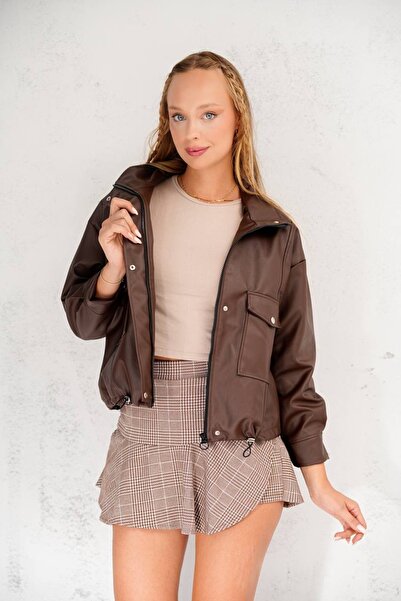 franky B سترة جلدية نسائية كبيرة الحجم ذات أزرار وجيوب وسحاب بلون بني غامق