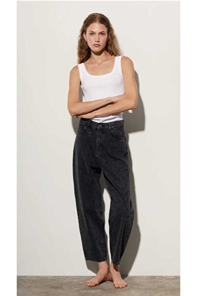 BSB Tania'nın yapay elmaslı balon kot pantolonu